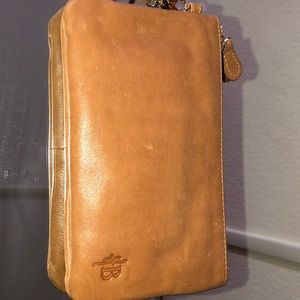 Handbag butler clutch